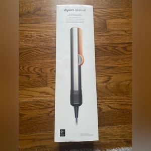 Dyson Airstrait